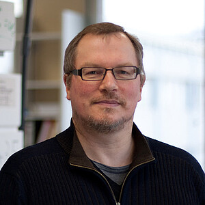 Roland Marquet étudie les mécanismes par lesquels l’ARN génomique de virus à ARN est encapsidé.